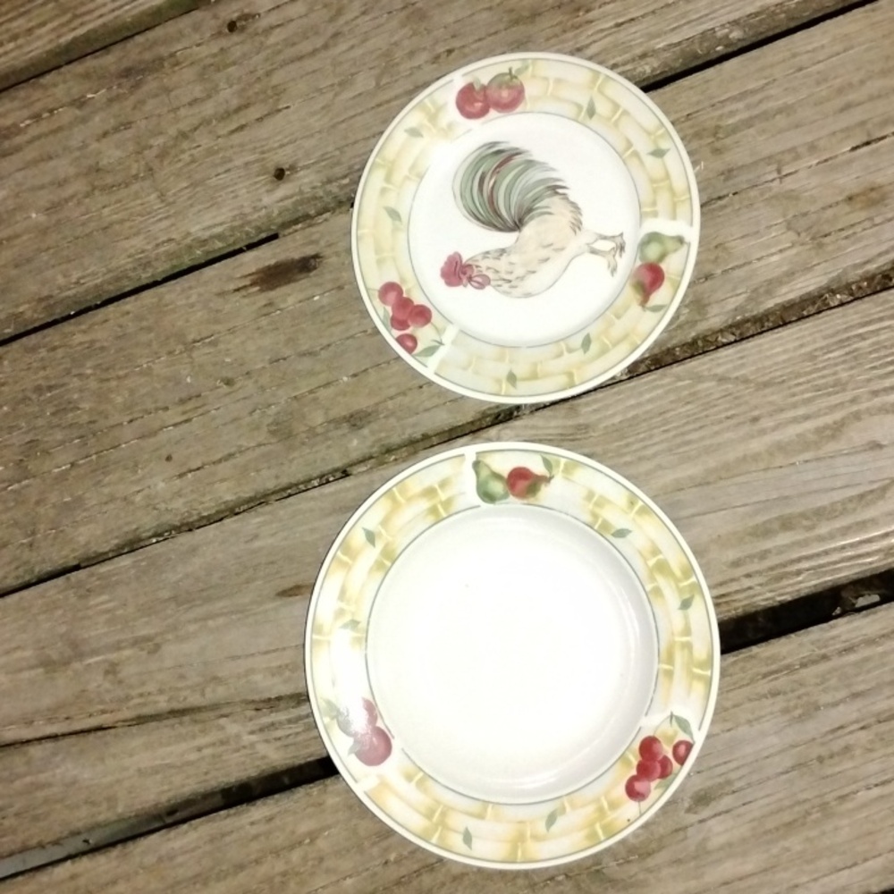 Lynns Rustic Rooster Dinnerware Set - Cream and Red
